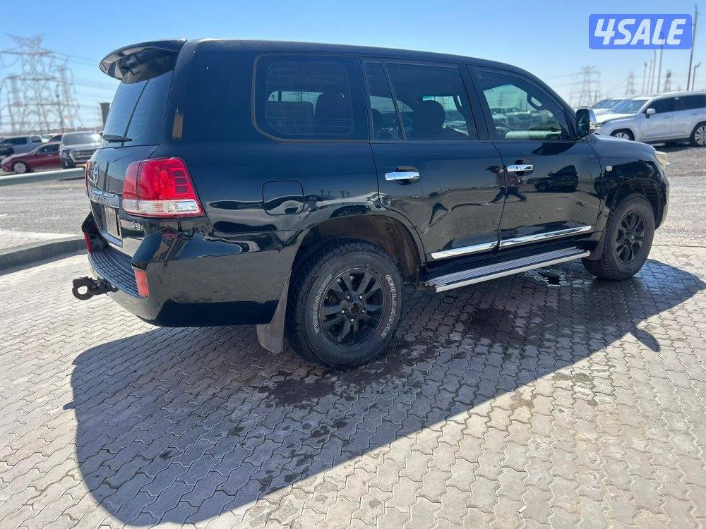 لاند كروزر GXR-V8 موديل 2010 ماشى 364.000 k.m  وارد الساير.2