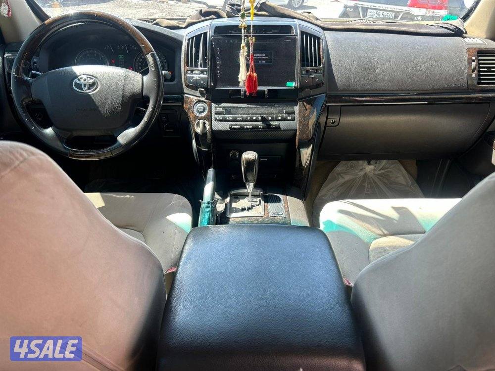 لاند كروزر GXR-V8 موديل 2010 ماشى 364.000 k.m  وارد الساير.4