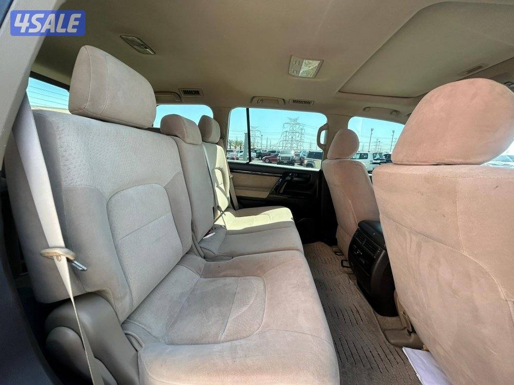 لاند كروزر GXR-V8 موديل 2010 ماشى 364.000 k.m  وارد الساير.6