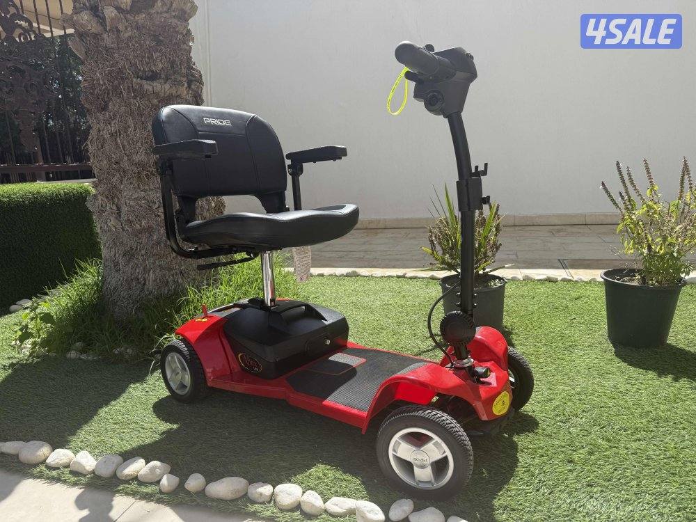 كرسي كهربائي متحرك لذوي الاحتياجات الخاصه1