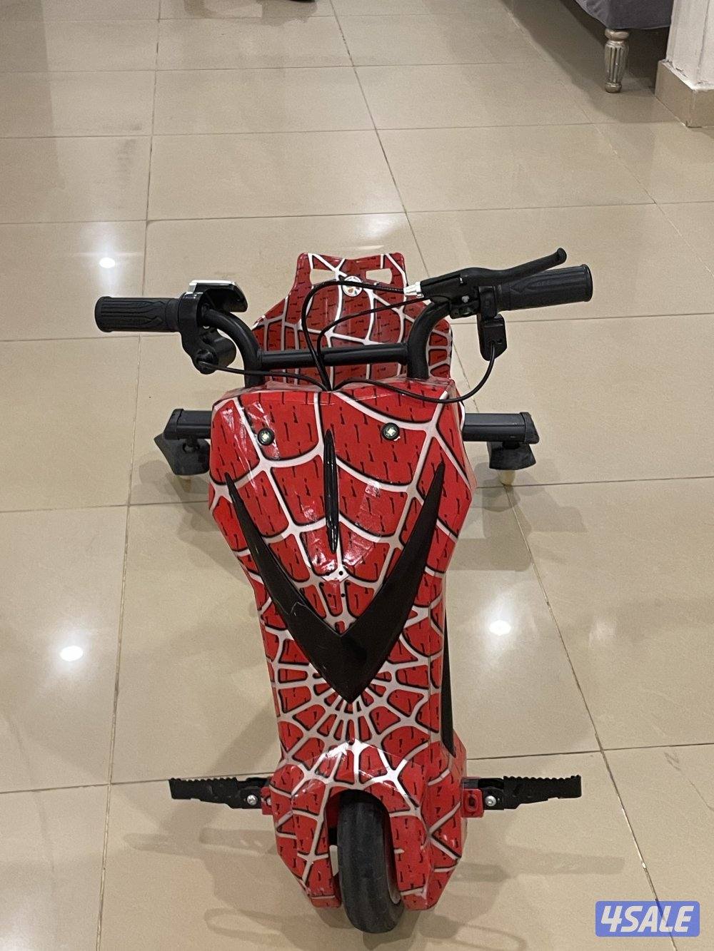 سكوتر نضيف مافيه شي مع مفتاحين و مع شحن ل السكوتر1