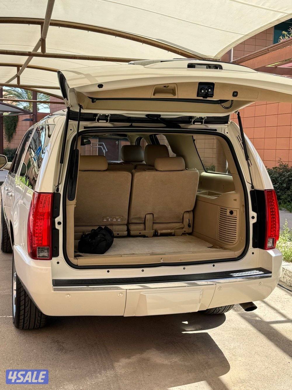 للبيع اسكاليد - صبغ وكالة - بحالة وكالة - درجة أولى7