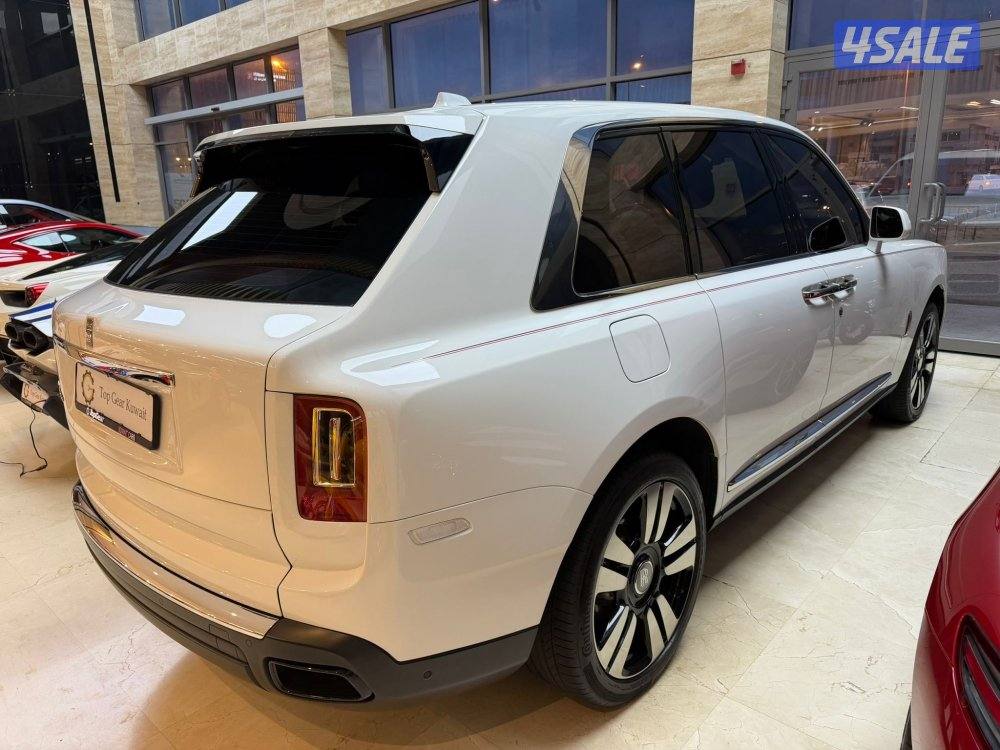 Rolls - Royce Cullinan موديل 20212