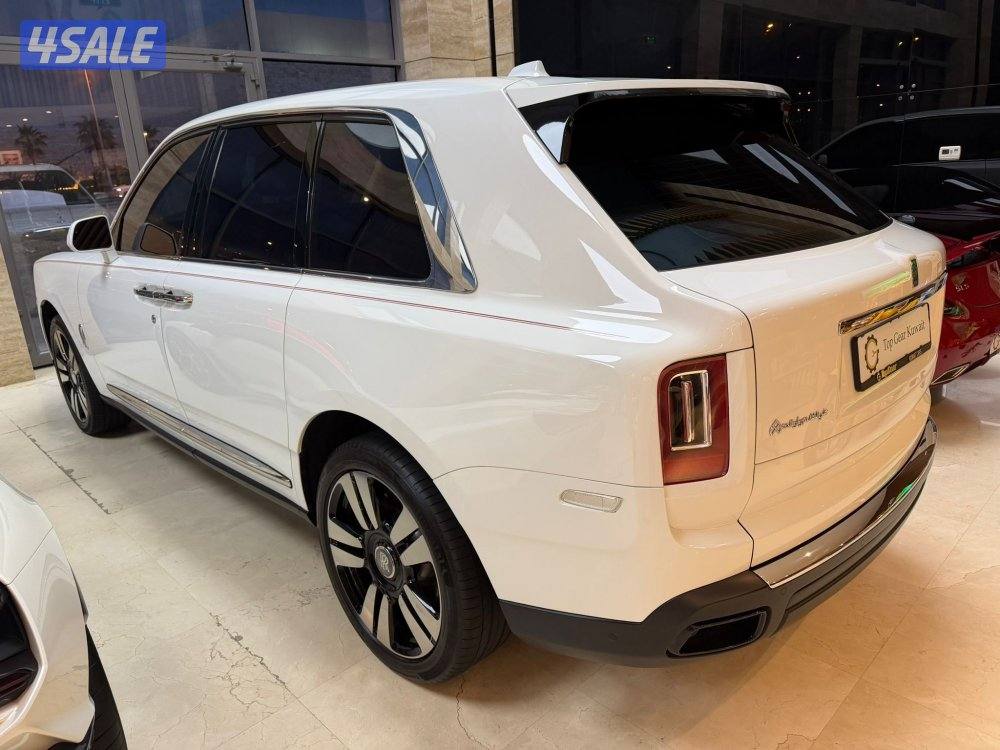 Rolls - Royce Cullinan موديل 20213