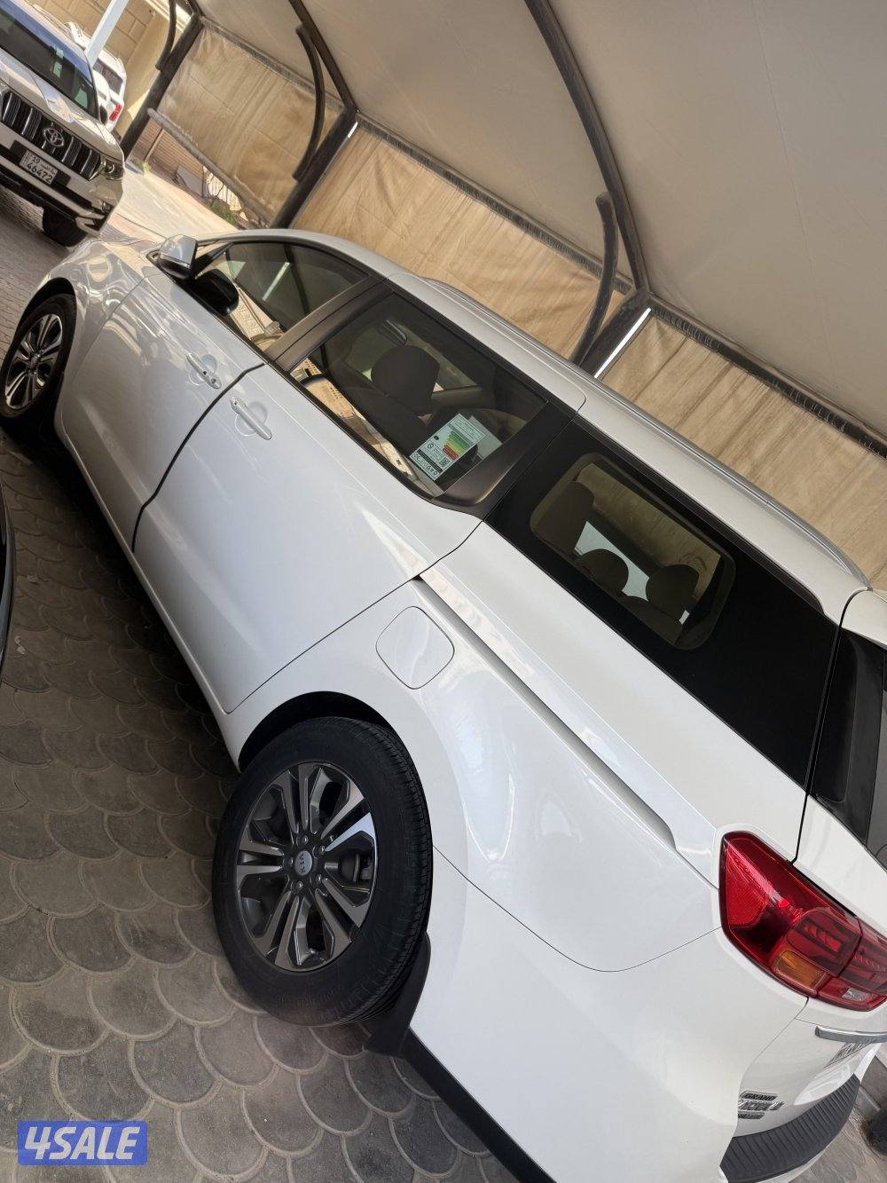 كيا كرنفال موديل 2019 ماشية 128 الف بحالة ممتازة مع داش كام3