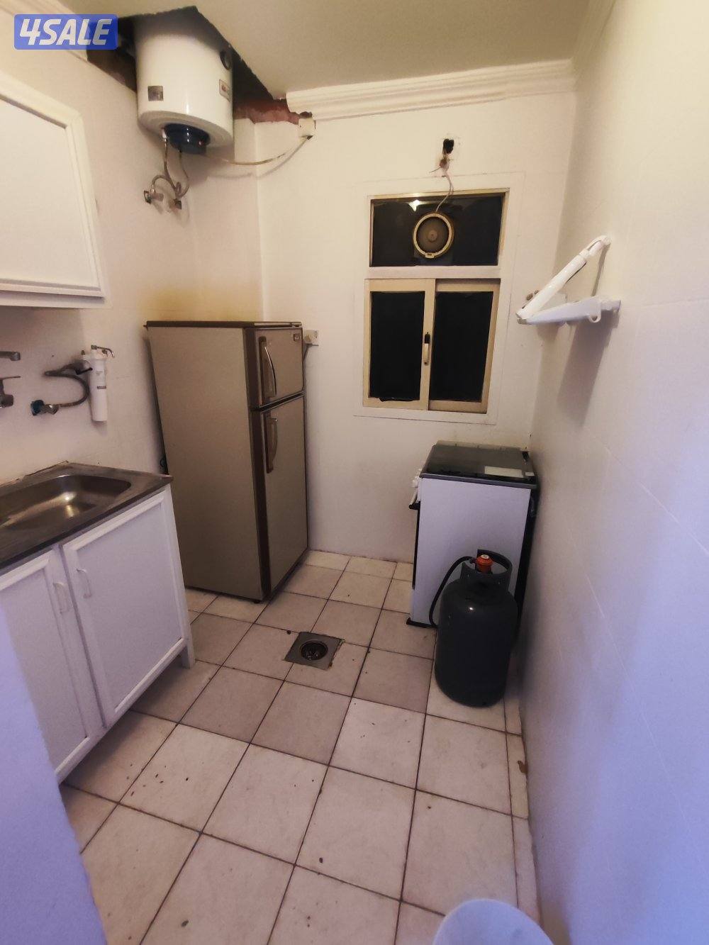 شقق للايجار خلو وفاضي حولي خلو بسيط غرفة صاله حمام مطبخ باركن سيارات8