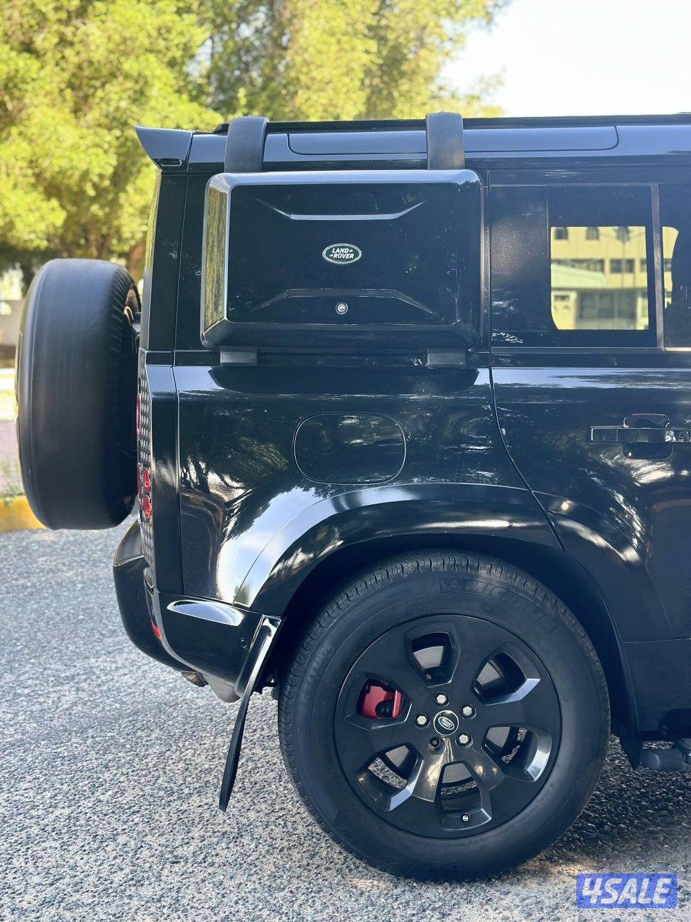 ديفندر اكس داينمك 110 شاشه كبيره 6 سلندر1