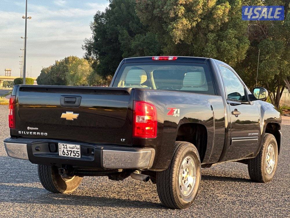 للبيع سلفرادو Z71 دبل جير وارد الوكالة الغانم3