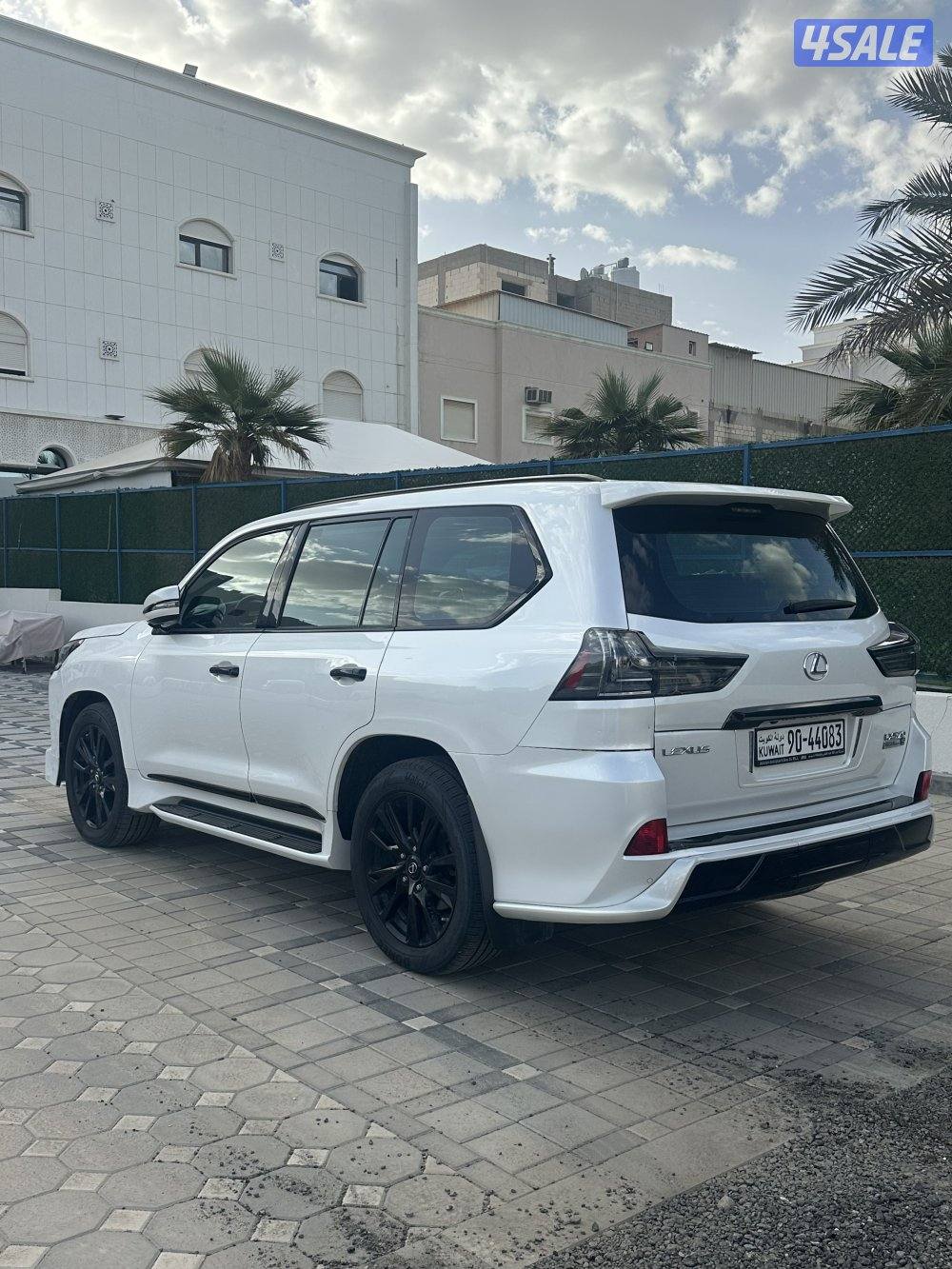 للبيع لكزس 2019 بلاك ادشن اصلي2