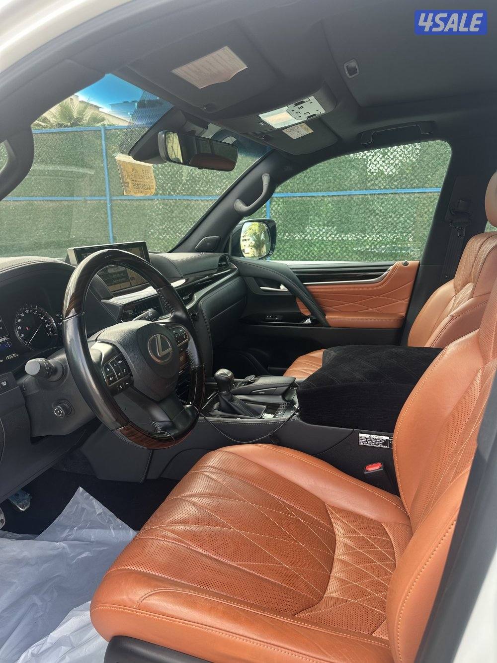 للبيع لكزس 2019 بلاك ادشن اصلي6