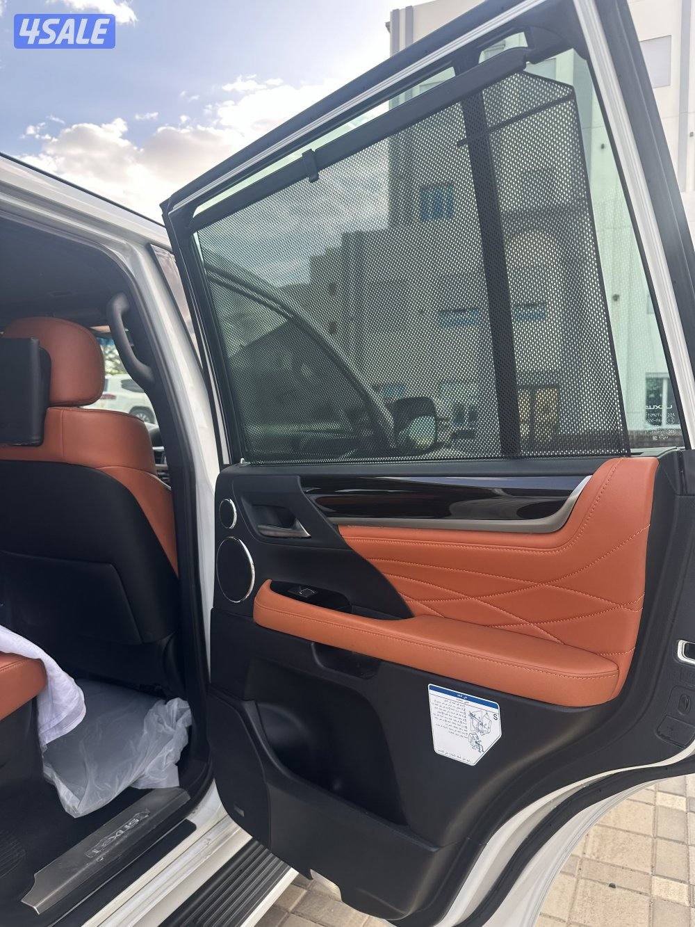 للبيع لكزس 2019 بلاك ادشن اصلي8