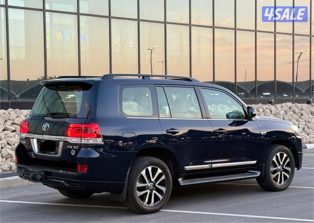 لاند كروزر 2018 VXR  شرط الفحص بل كامل  ماشي 2204