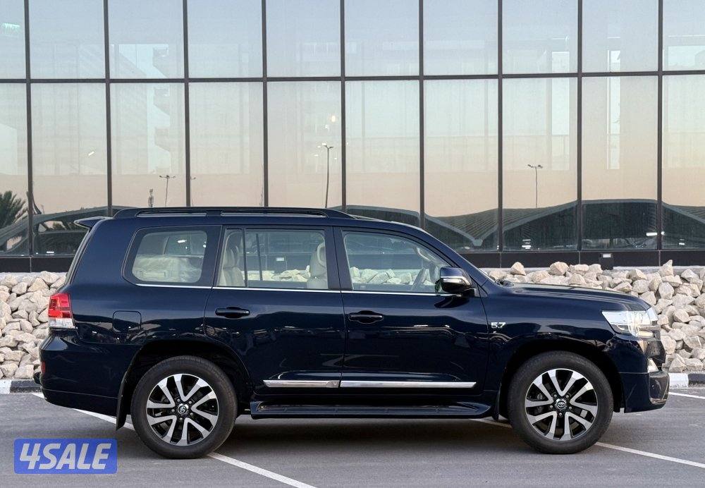 لاند كروزر 2018 VXR  شرط الفحص بل كامل  ماشي 2206