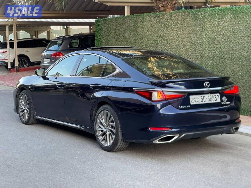 لكزس ES350 درجة الاولى موديل 2019 ماشي 82 الف صبغ الوكالة بحالة نادرة2