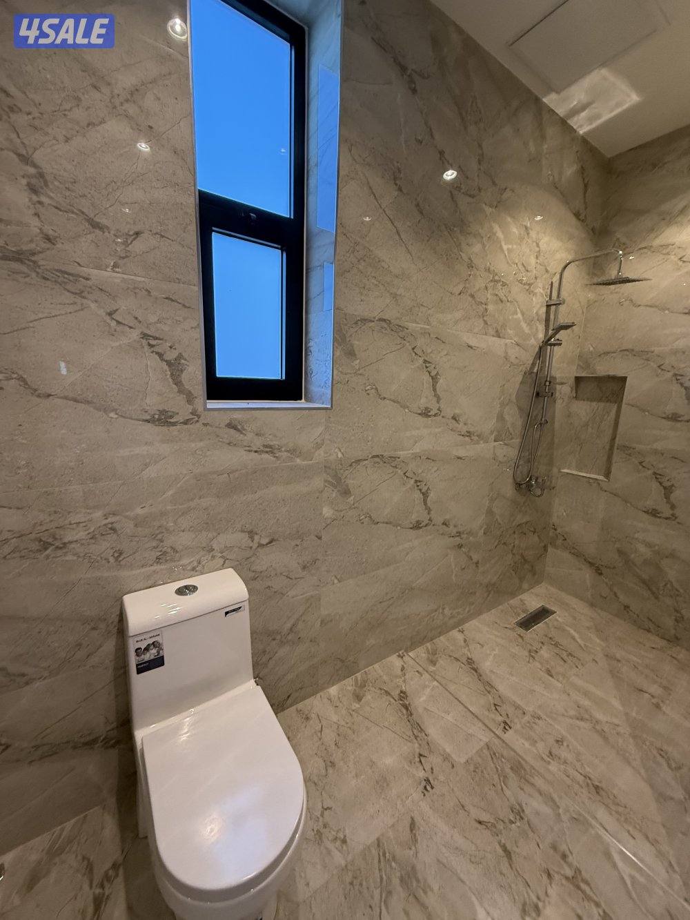 للايجار شقة مع حوش السطح المطلاع0