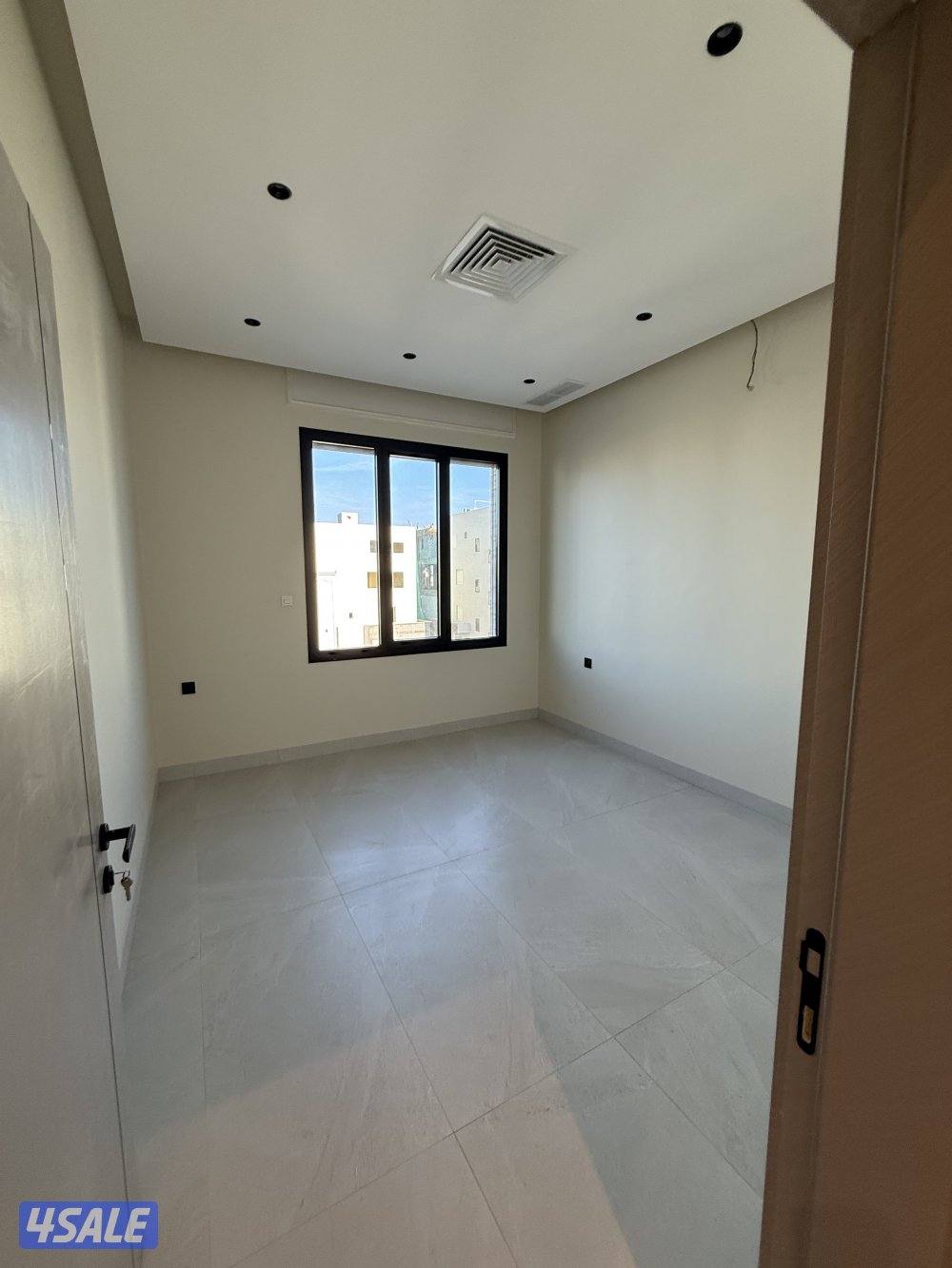 للايجار شقة مع حوش السطح المطلاع5