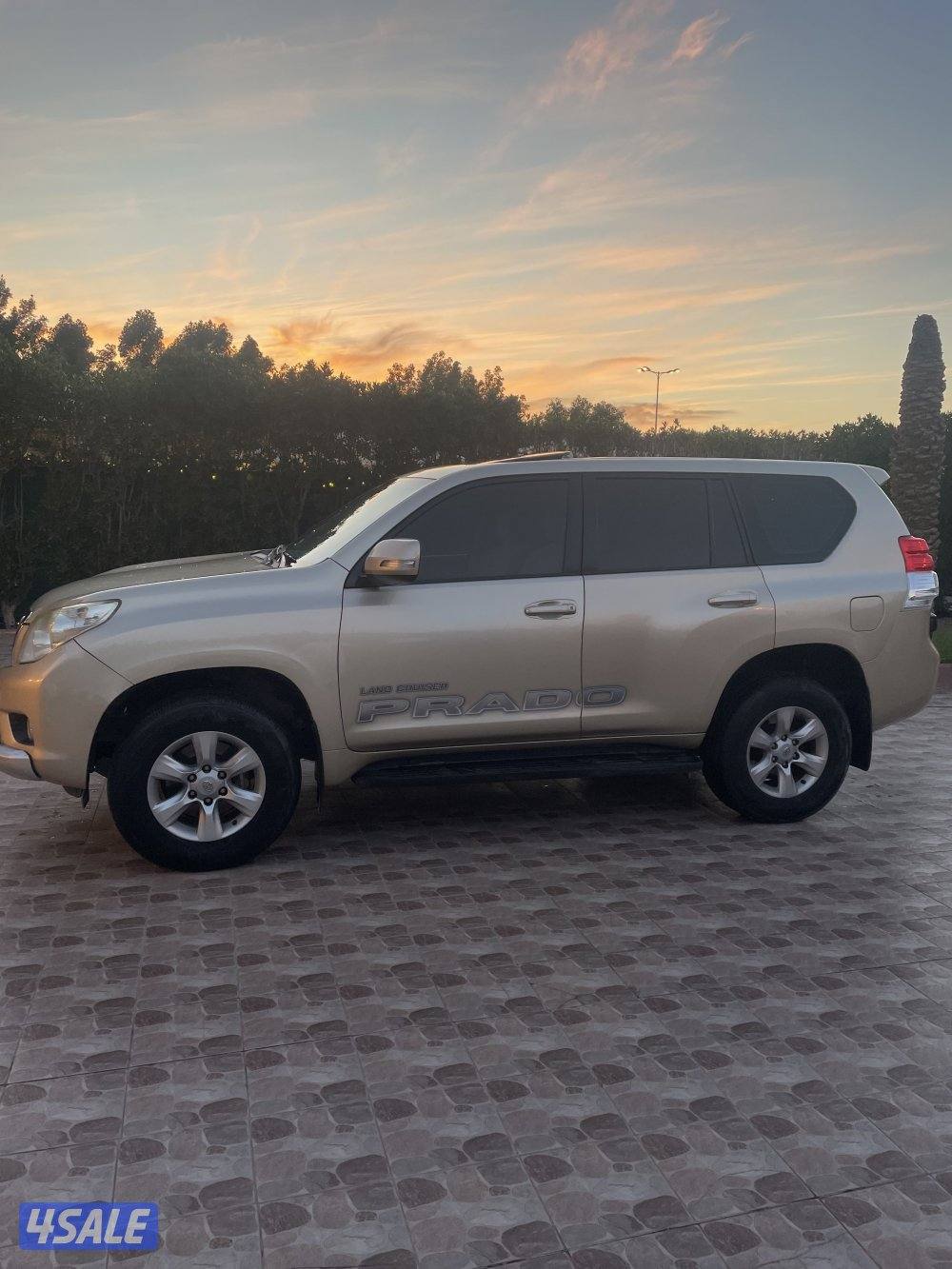 للبيع برادو TXLموديل 2013عداد 260شاشه كامره خلفيه فتحه ثلاجه دبل قير4