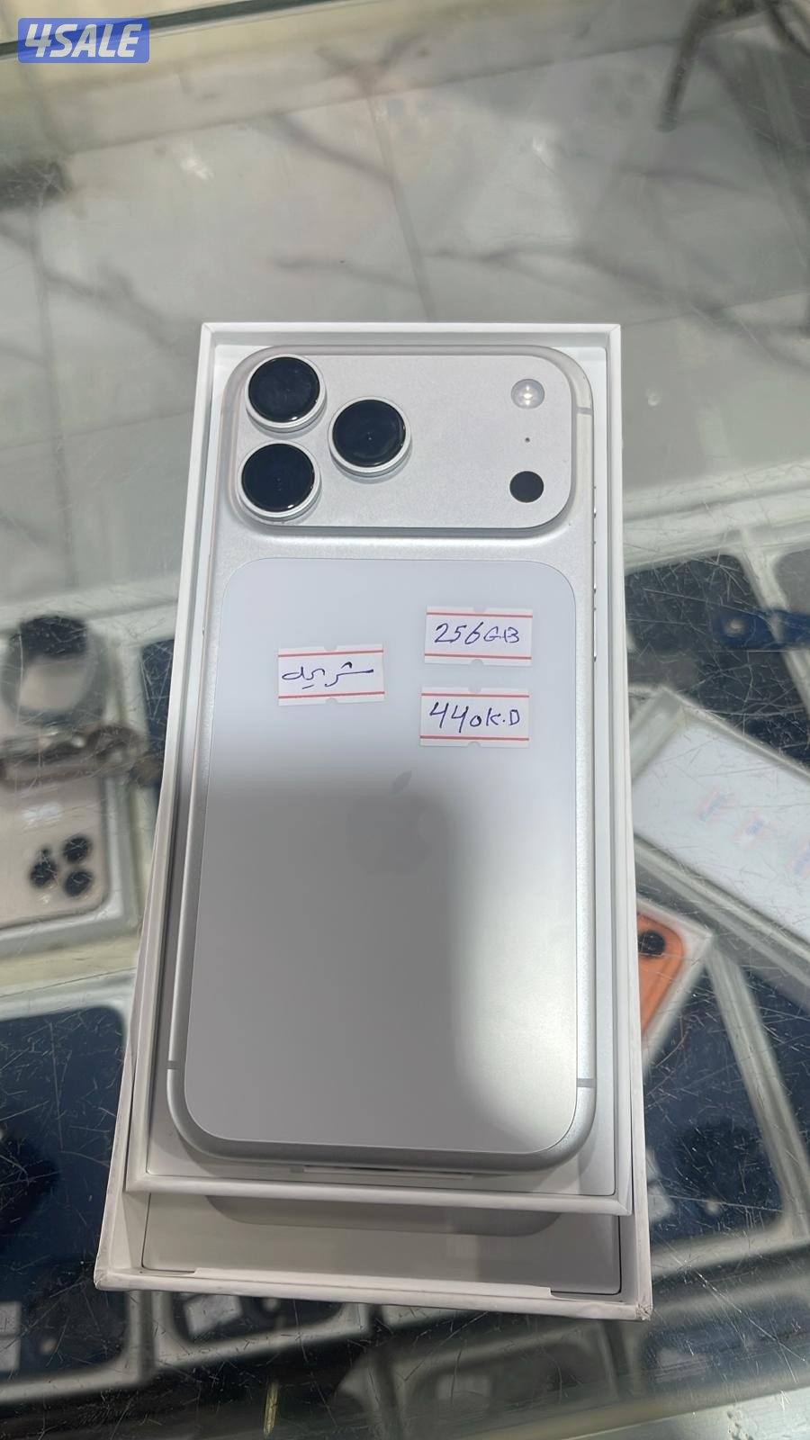 ايفون 17 برو ماكس سلفر وبرتقالي بطاريه 100 بكرتونه كسر زيرو شريحه2