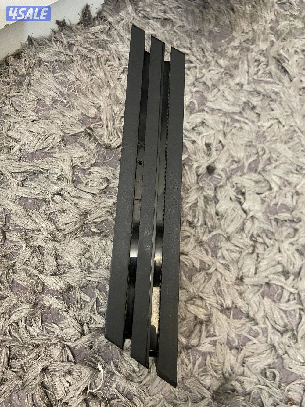 سوني فور برو نظيف جدا هادي مايطلع صوت معاه ملحقاته ومعاه ٥ سيديات1