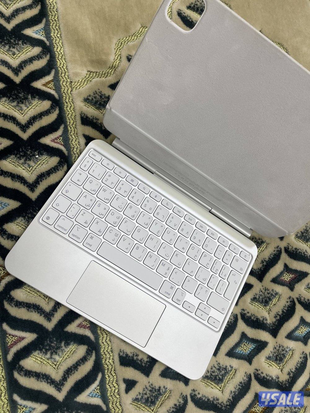 كيبورد ابل ماجيك الاصلي مقاس 11 انش نظيف حيل وشغال تمام m4وm50