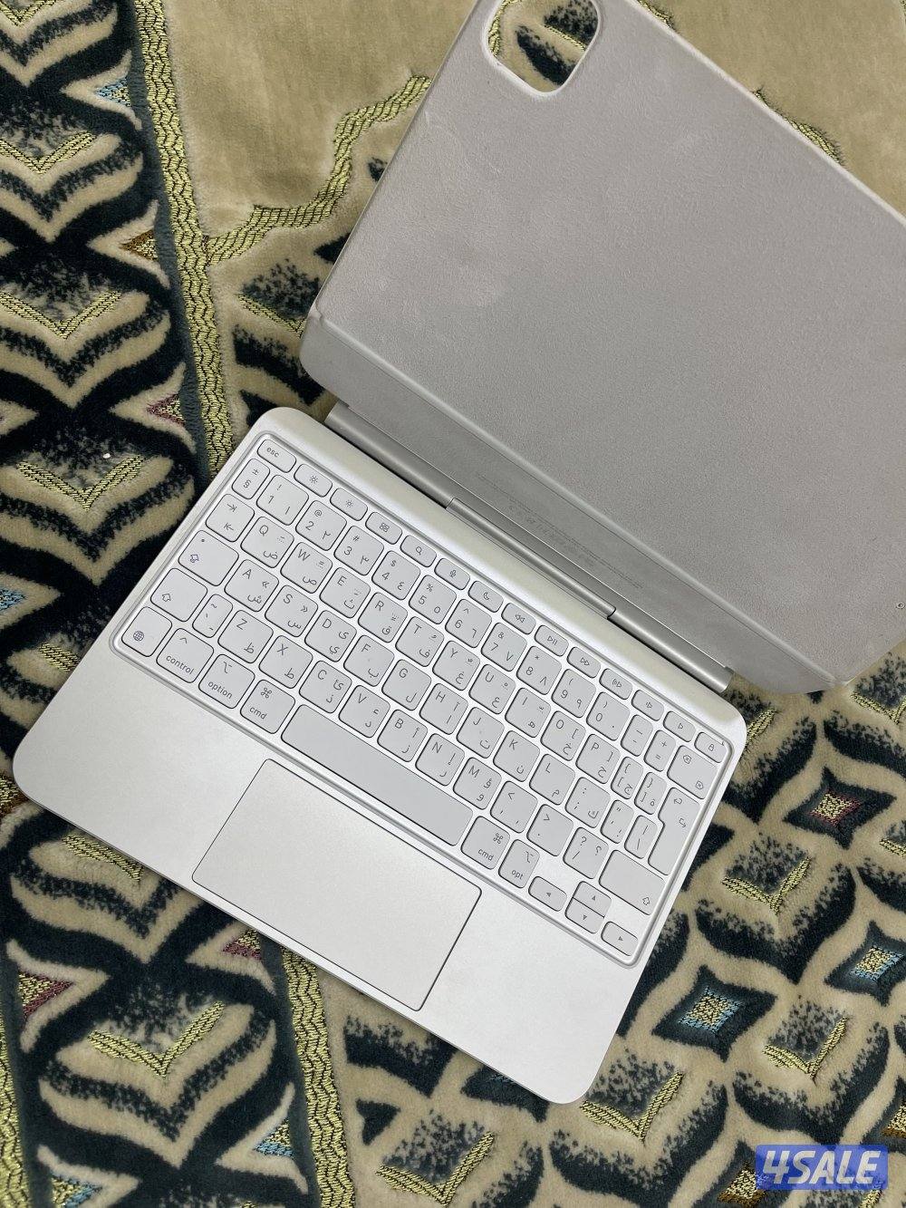 كيبورد ابل ماجيك الاصلي مقاس 11 انش نظيف حيل وشغال تمام m4وm52