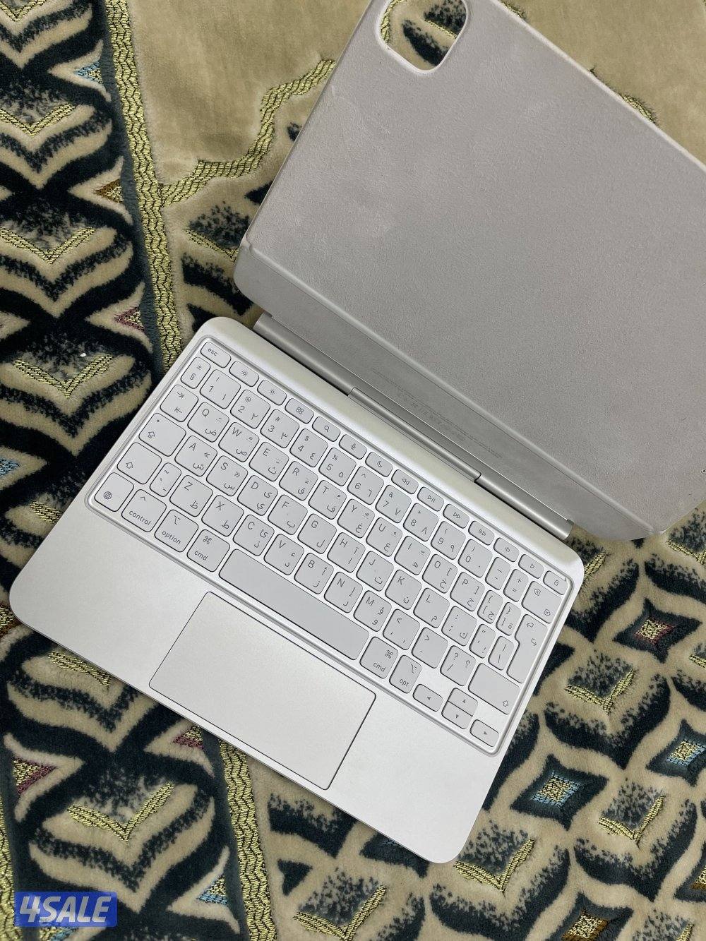 كيبورد ابل ماجيك الاصلي مقاس 11 انش نظيف حيل وشغال تمام m4وm53