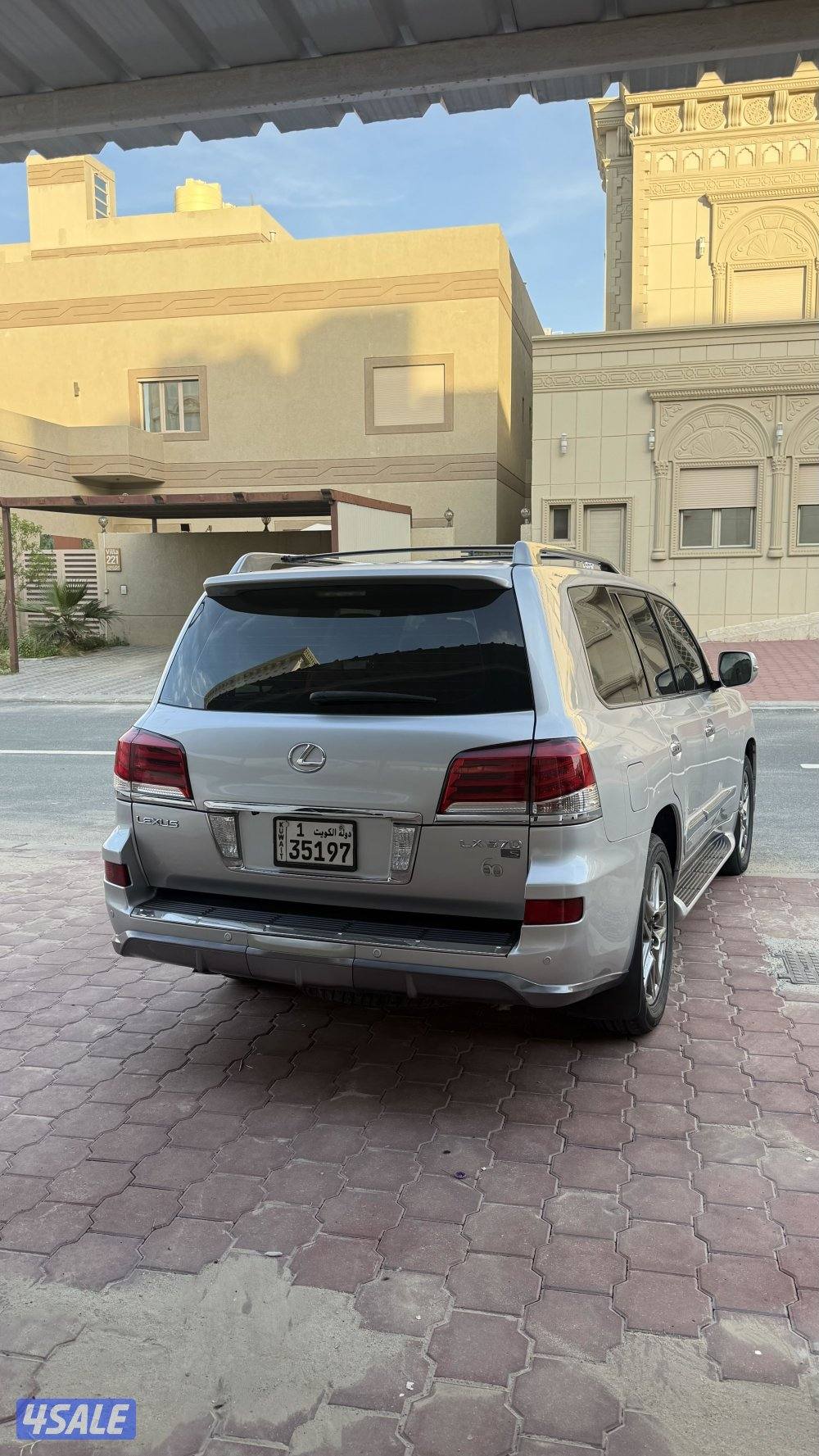 جيب لكزس 2014 فضي1