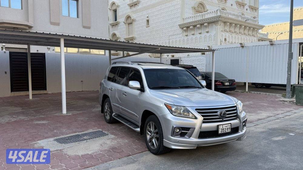 جيب لكزس 2014 فضي2