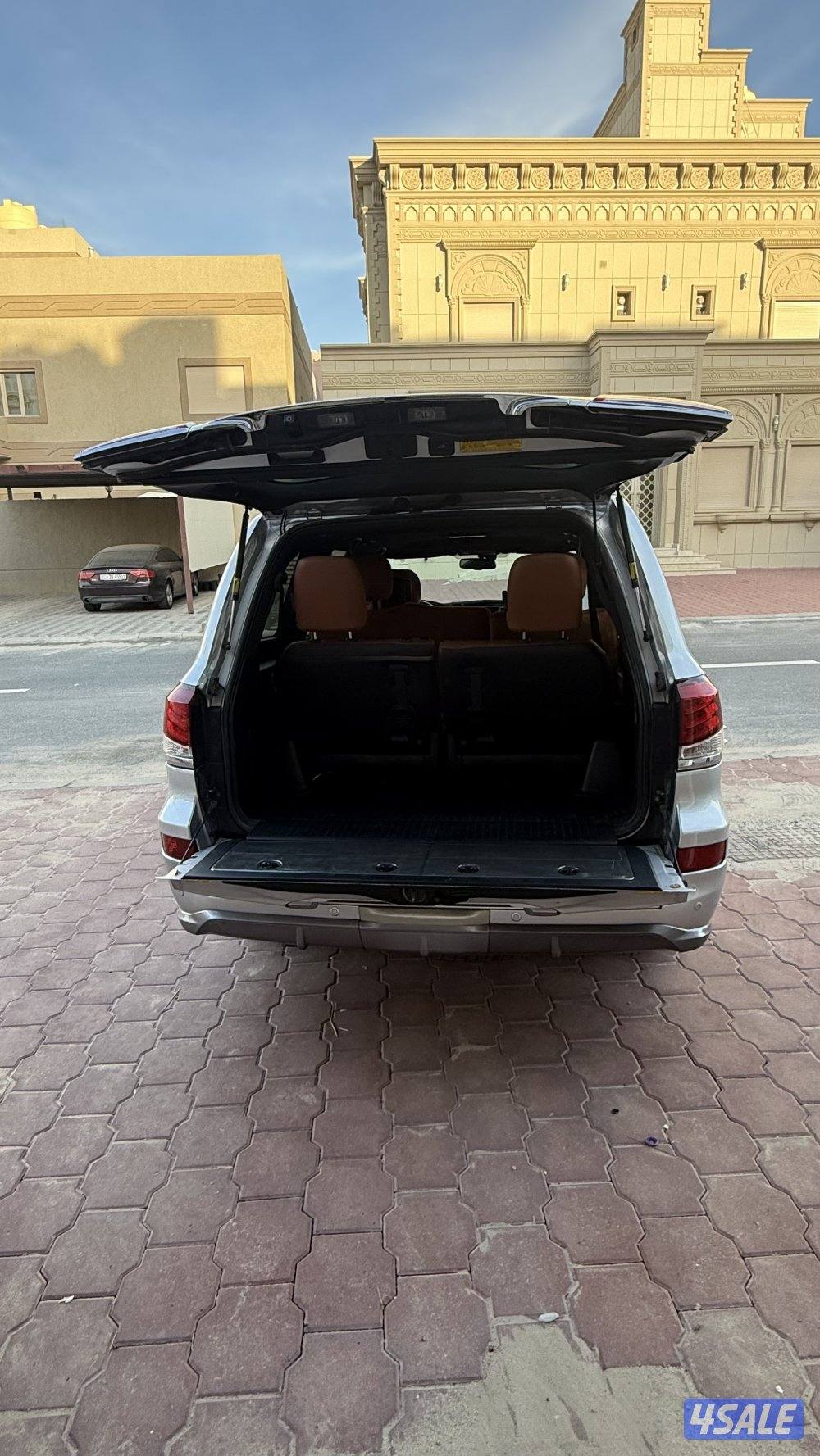 جيب لكزس 2014 فضي3