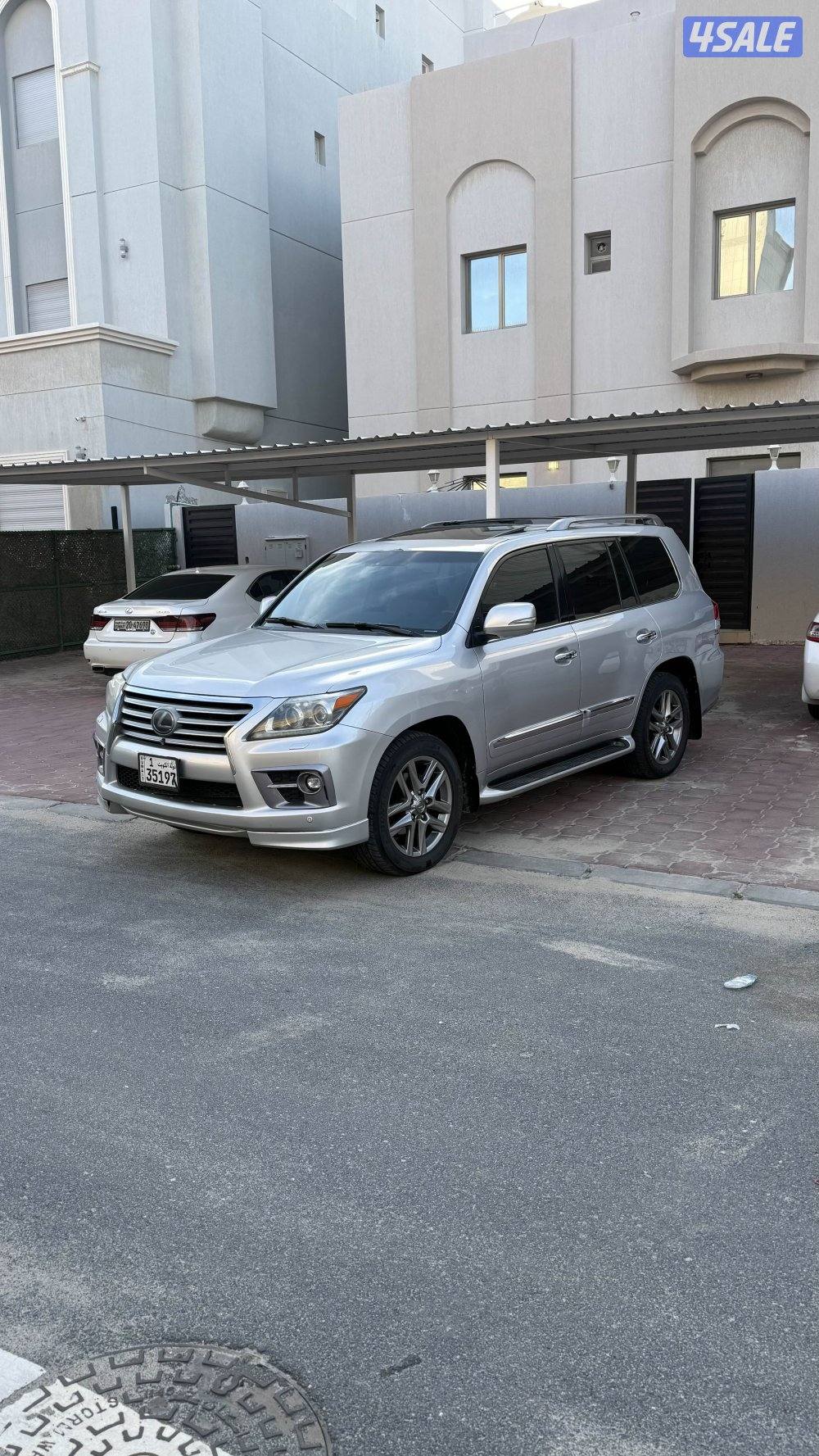 جيب لكزس 2014 فضي4