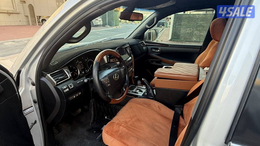 جيب لكزس 2014 فضي7
