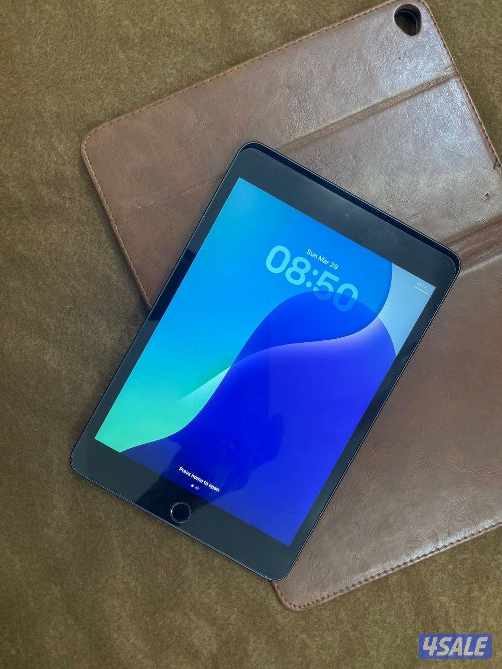 ايباد ابل ميني 5 الخامس 256 قيقا نظيف جدا ولا زلغ مع كفر اصلي5