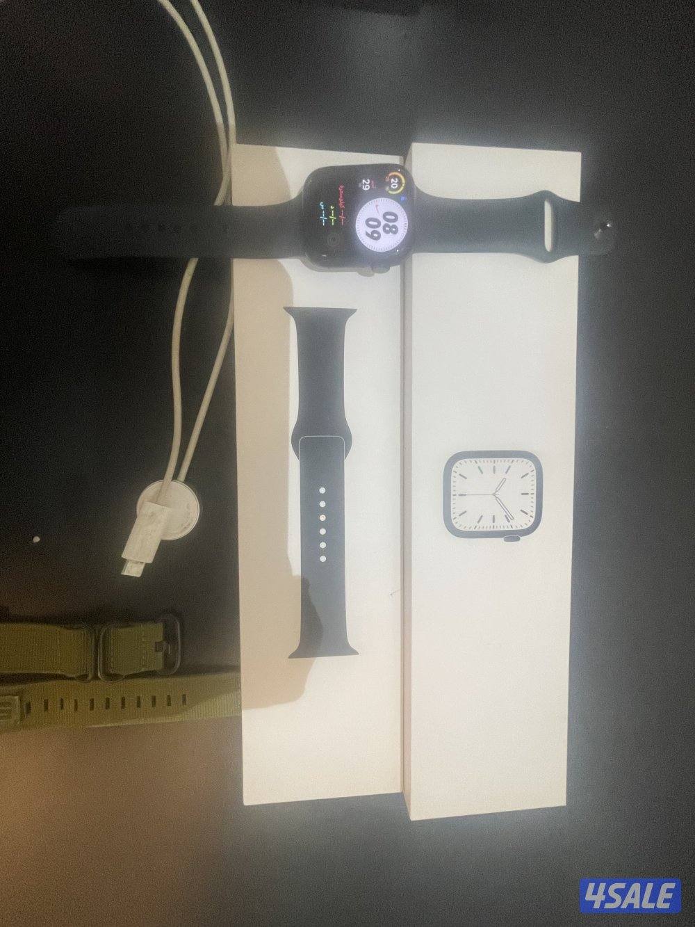 Apple watch 7 45  with box and chargeالحالة جيدة جدا مع الكرتون شحن1