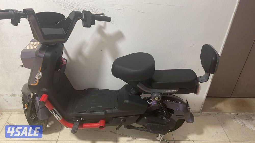 سكوتر كهرباء بحالة الزيرو8