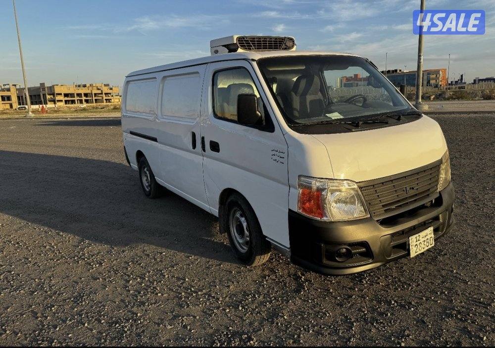 للبيع باص نيسان ثلاجه 20132