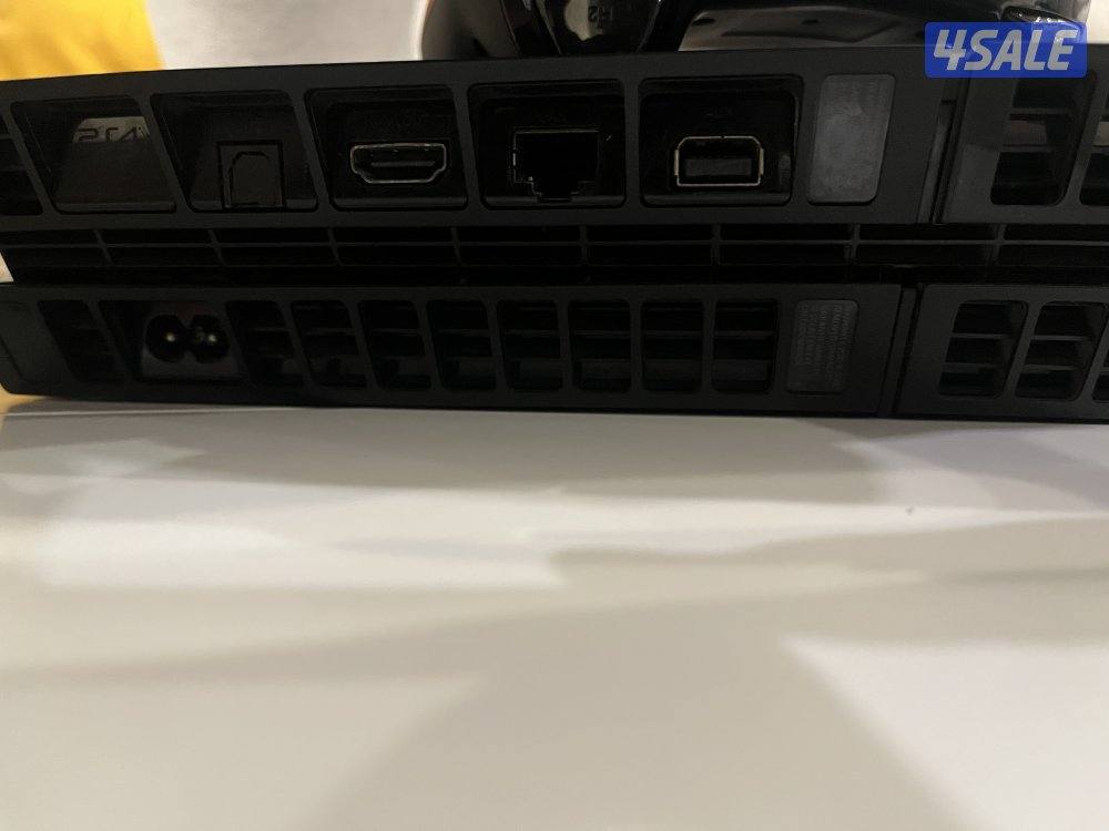 سوني فور مستعمل خفيف مع يده0