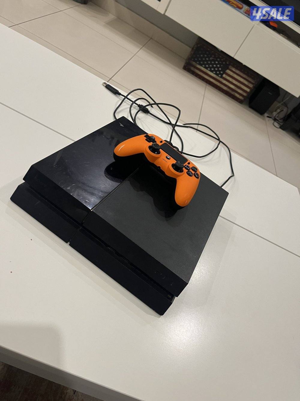 سوني فور مستعمل خفيف مع يده1