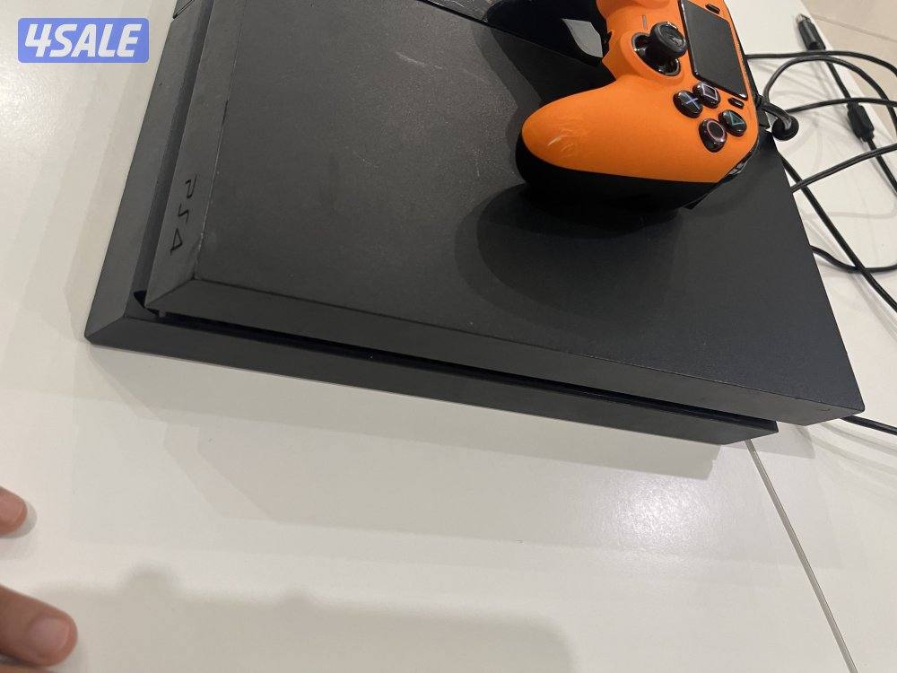 سوني فور مستعمل خفيف مع يده3