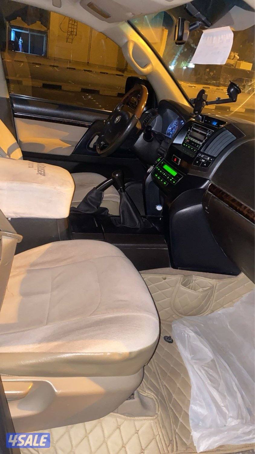 للبيع لاند كروزر موديل ٢٠١١ وارد الخليج ماشي١٨٧ وقابل لزياده قير عادي1