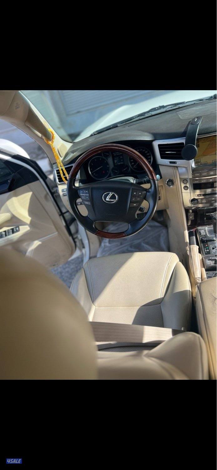 2011 جيب لكزس5