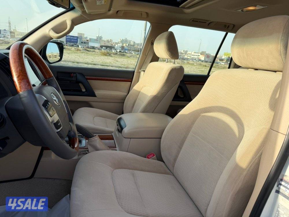 لاندكروز 2015 بحالة المصنع كالجديد6