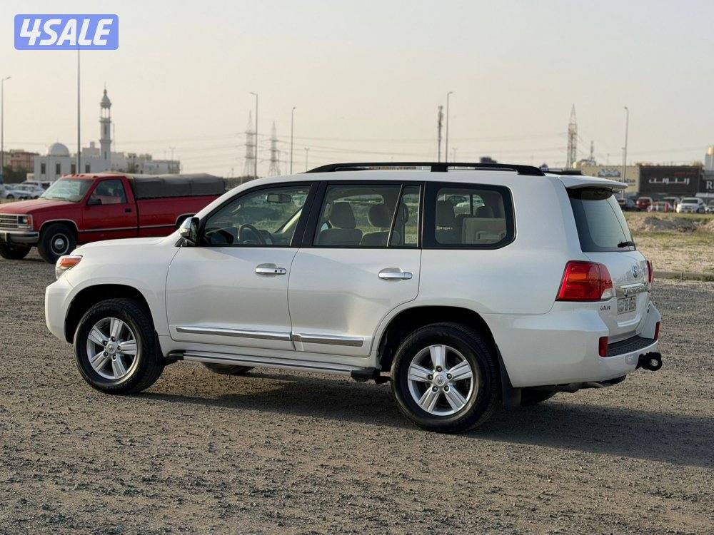 لاندكروز 2015 بحالة المصنع كالجديد7