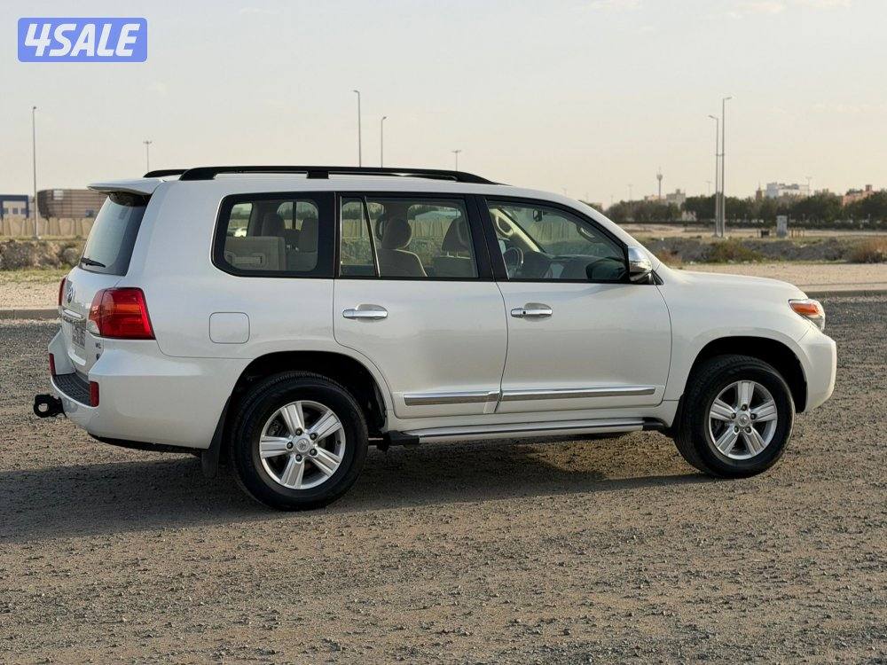 لاندكروز 2015 بحالة المصنع كالجديد9