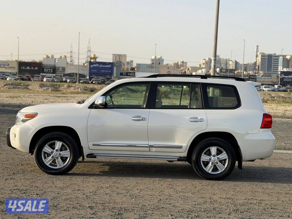 لاندكروز 2015 بحالة المصنع كالجديد11