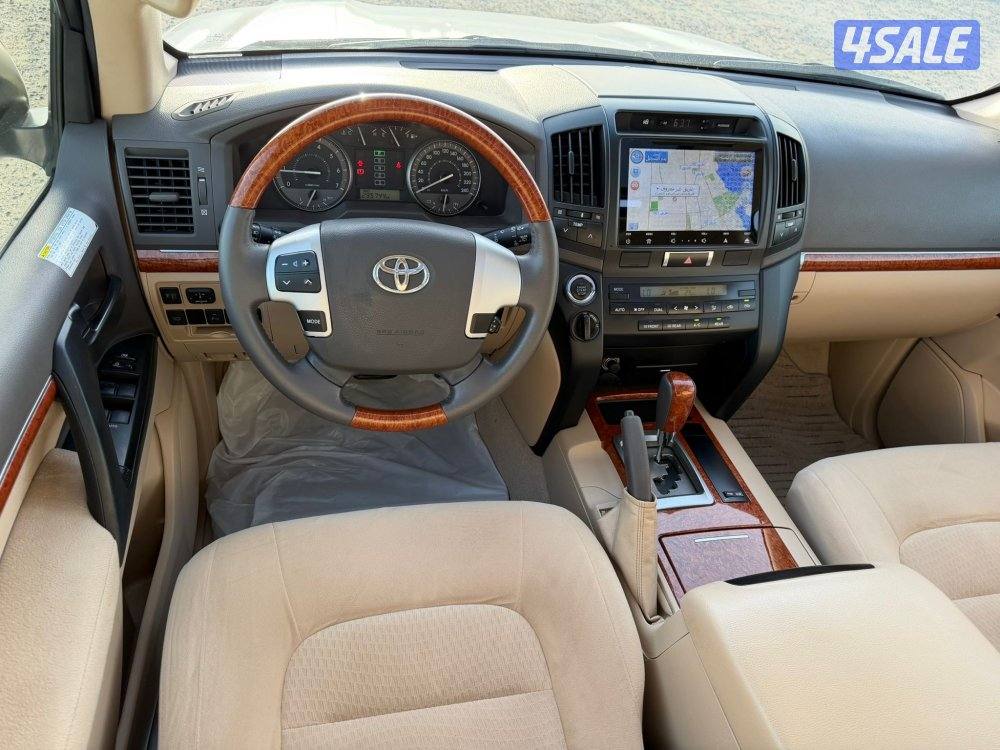 لاندكروز 2015 بحالة المصنع كالجديد12