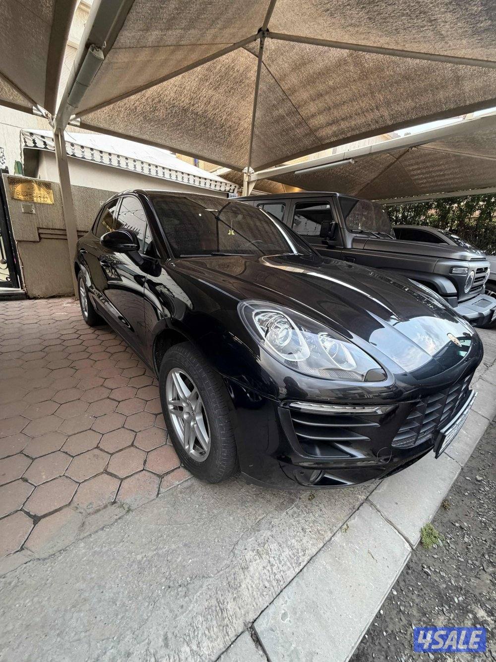 بورش اسود من داخل احمر موديل 2018  استعمال نظيف  ماشي 930001