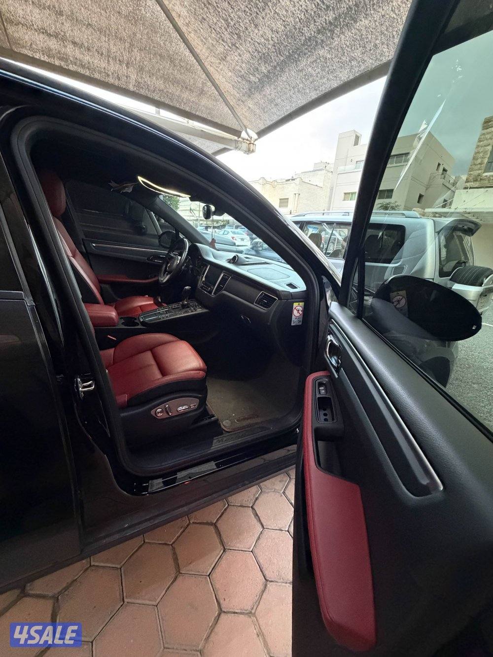 بورش اسود من داخل احمر موديل 2018  استعمال نظيف  ماشي 930002