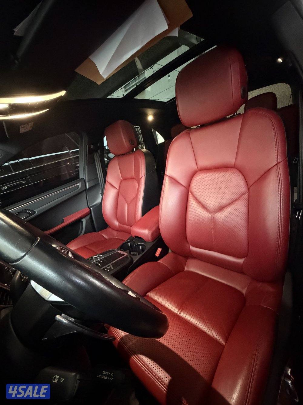 بورش اسود من داخل احمر موديل 2018  استعمال نظيف  ماشي 930005