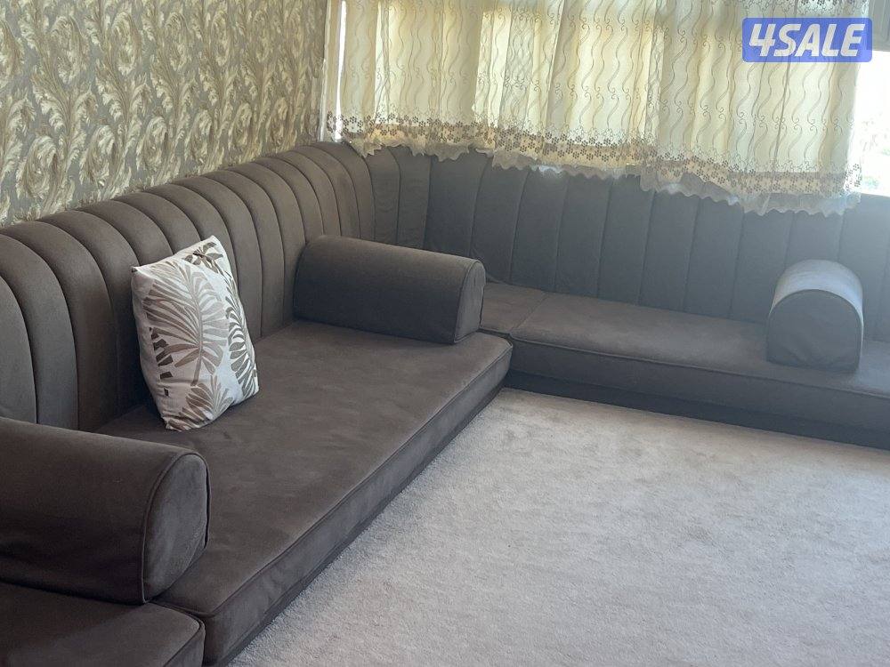 جلسة ارضية بحالة ممتازة2