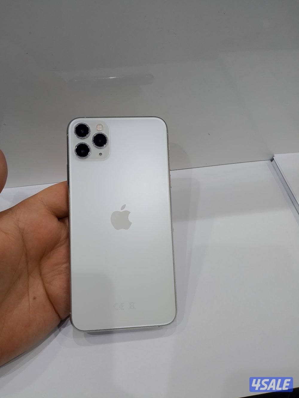 ايفون 11pro max جيجا 256 ابيض0